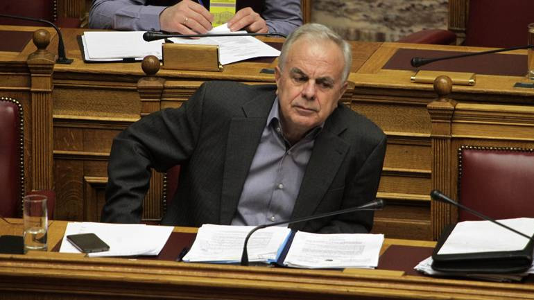 Αποστόλου κατά ΝΔ – ΔΗΜΑΡ: Ρίξατε την οικονομία στα βράχια και παριστάνετε τους αθώους