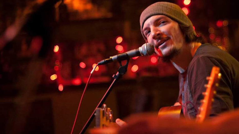 Δύο μουσικά groups στην Αποβάθρα του Τρένου