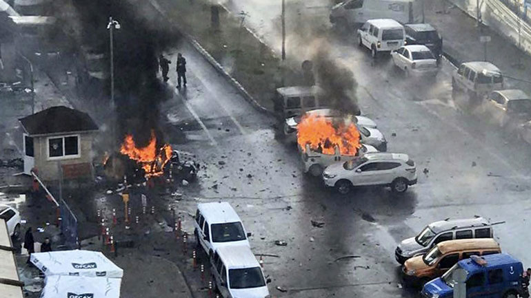 Τρεις τραυματίες από έκρηξη παγιδευμένου αυτοκινήτου στην επαρχία Μπατμάν της Τουρκίας