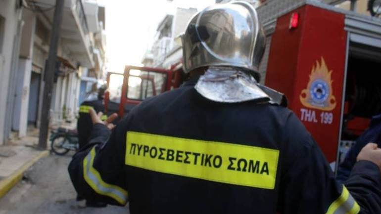 Υπό έλεγχο η πυρκαγιά σε διαμέρισμα στο κέντρο της Αθήνας