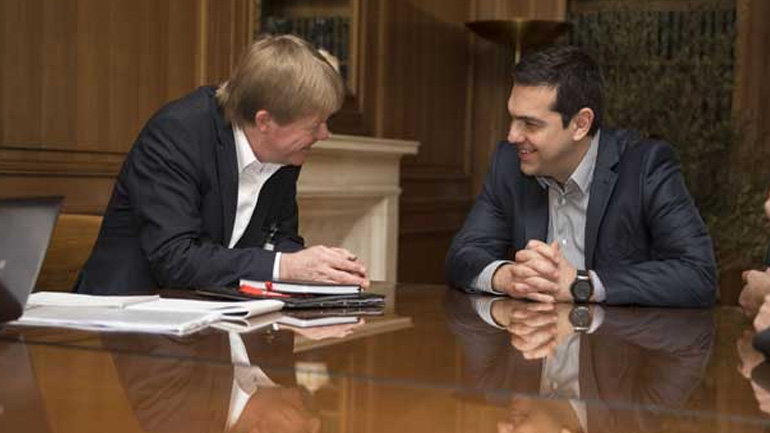 Η πορεία της ελληνικής οικονομίας επί τάπητος στο τετ α τετ Τσίπρα – Χόφμαν