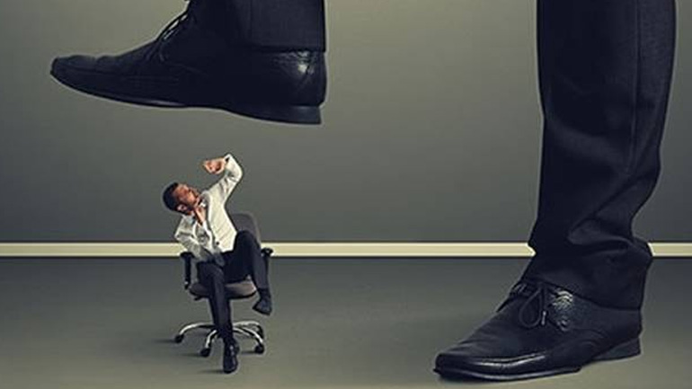 Ψυχοκοινωνικοί κίνδυνοι στην εργασία: Τρίτη η Ελλάδα στο εργασιακό bullying