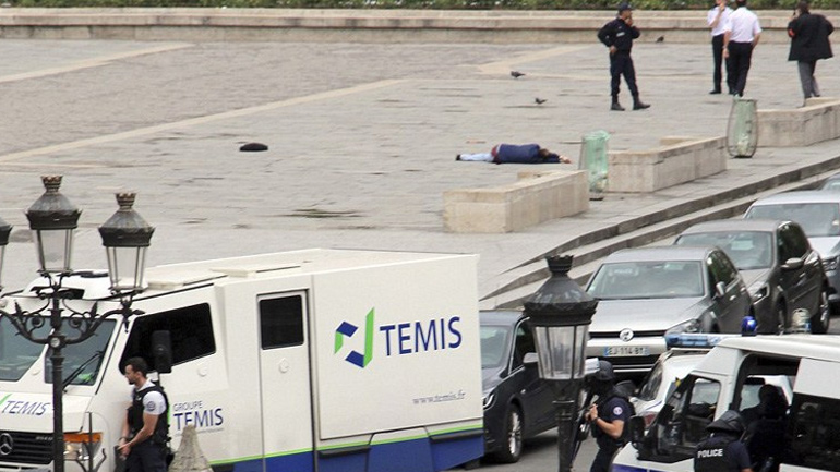 Γαλλία: Προφυλακίστηκε ο Αλγερινός που επιτέθηκε σε αστυνομικούς έξω από την Παναγία των Παρισίων