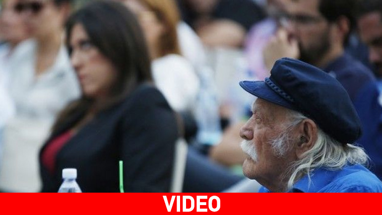 Επεισόδιο Κωνσταντοπούλου – Γλέζου για την κατάθεση στεφάνου στο Δίστομο από τον Γερμανό πρέσβη