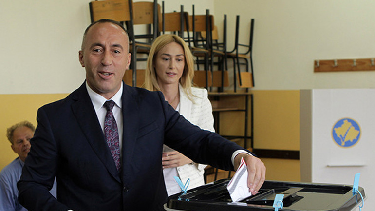 Κόσοβο: Ο κεντροδεξιός συνασπισμός οδεύει προς τη νίκη, σύμφωνα με τα πρώτα αποτελέσματα των βουλευτικών εκλογών