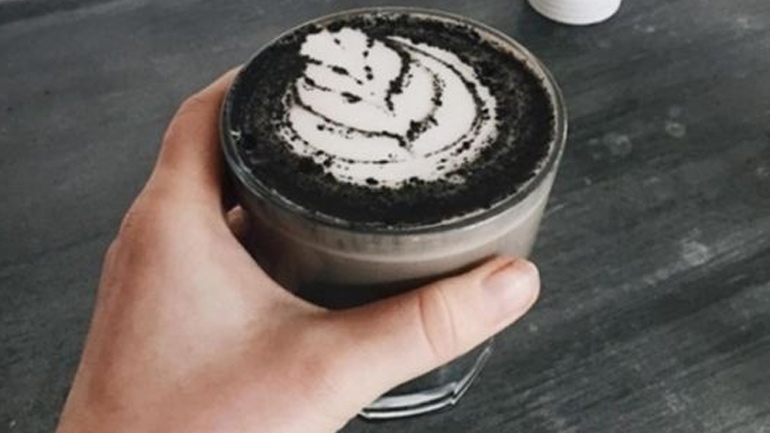 «Γκόθικ» latte, η νέα τάση στον καφέ