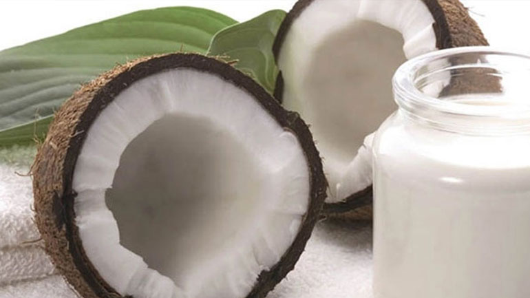 Πες «αντίο» στην τριχόπτωση με γάλα καρύδας