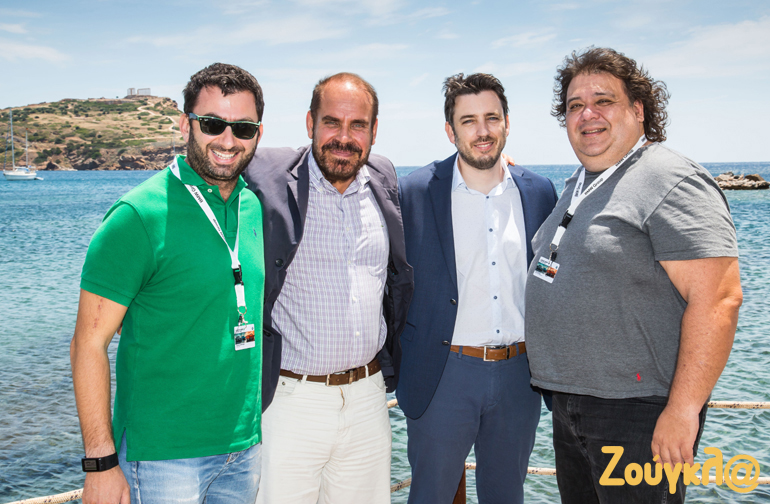 Στις παρουσιάσεις της BMW τα χαμόγελα δεν λείπουν. Από αριστερά: Βασίλης Σαρημπαλίδης, Βαγγέλης Γκούμας, Κώστας Διαμαντής και Πάρις Ποντίκας