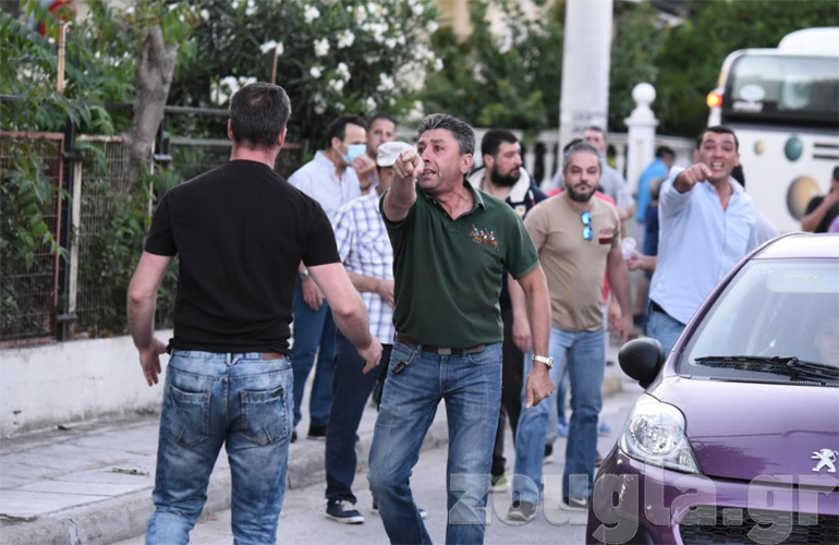 Εξαγριωμένοι οι πολίτες μετά τη ρίψη χημικών