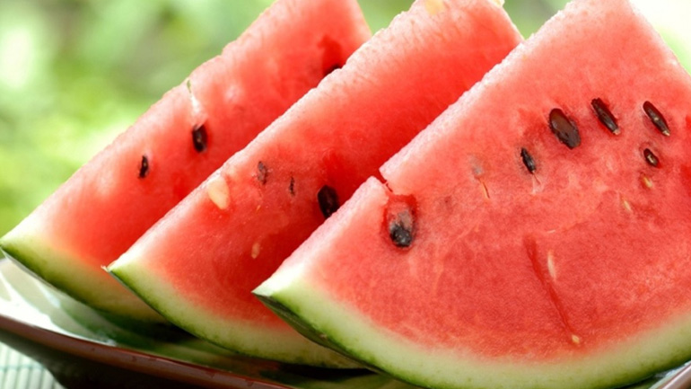 Έτσι θα φτιάξετε έναν δροσερό χυμό καρπούζι