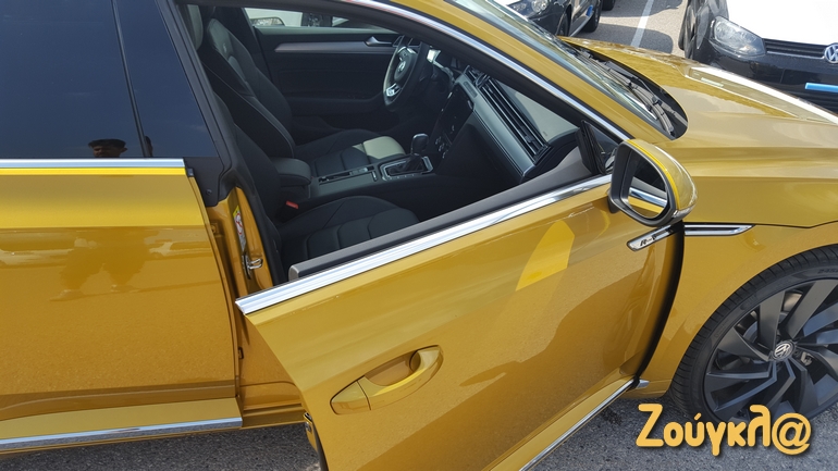 Οι τέσσερις πόρτες δεν έχουν το λεγόμενο 'τελάρο' 