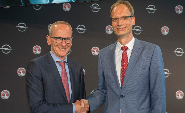 O Dr. Karl-Thomas Neumann παραχωρεί τη θέση του στον Michael Lohscheller