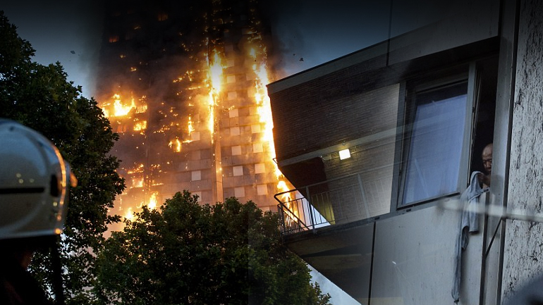 Τρομακτική φωτιά σε πύργο κατοικιών στο Λονδίνο