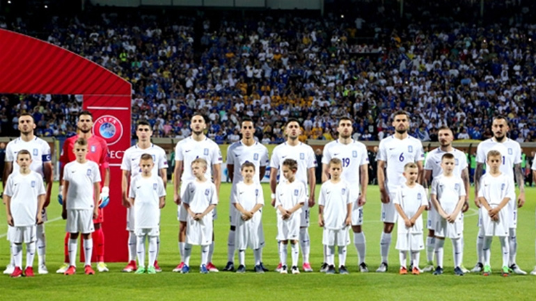 Οι διεθνείς δίπλα στον Βαγγελάκη