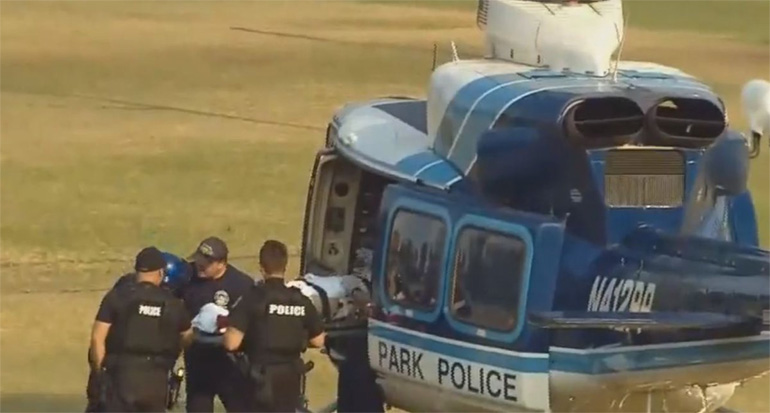 Ο τραυματίας μεταφέρεται με το ελικόπτερο