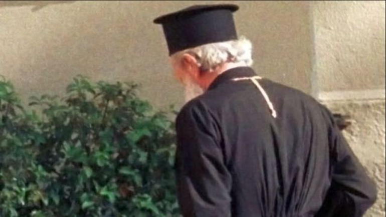 Λαμία: Συνελήφθη ιερέας καταδικασμένος για σωρεία απατών – έκλεψε χιλιάδες ευρώ από ταμείο εκκλησιών