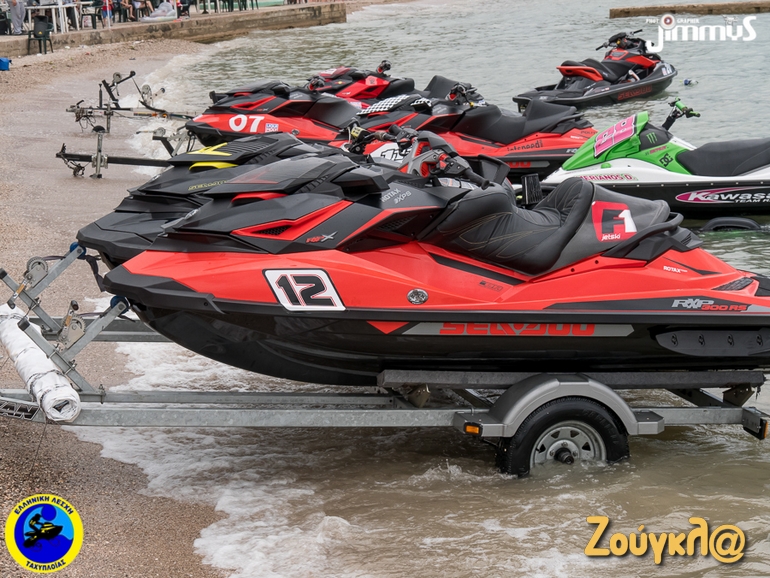 Τα μηχανάκια έτοιμα για τη μάχη