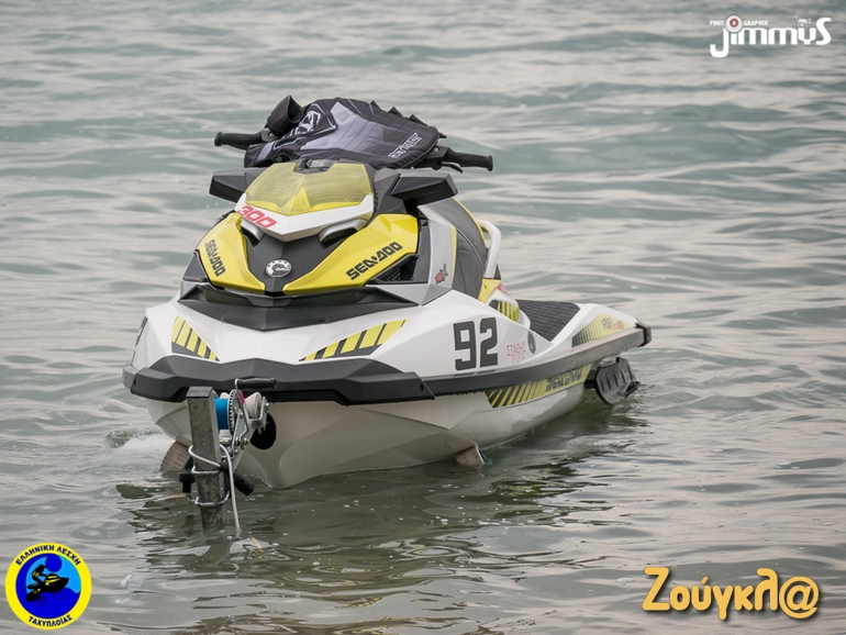 Μαζί με το τρέιλερ στη θάλασσα!