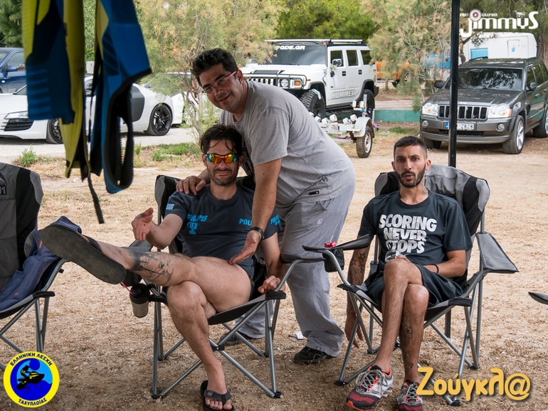 Κάτι παίζει εδώ...