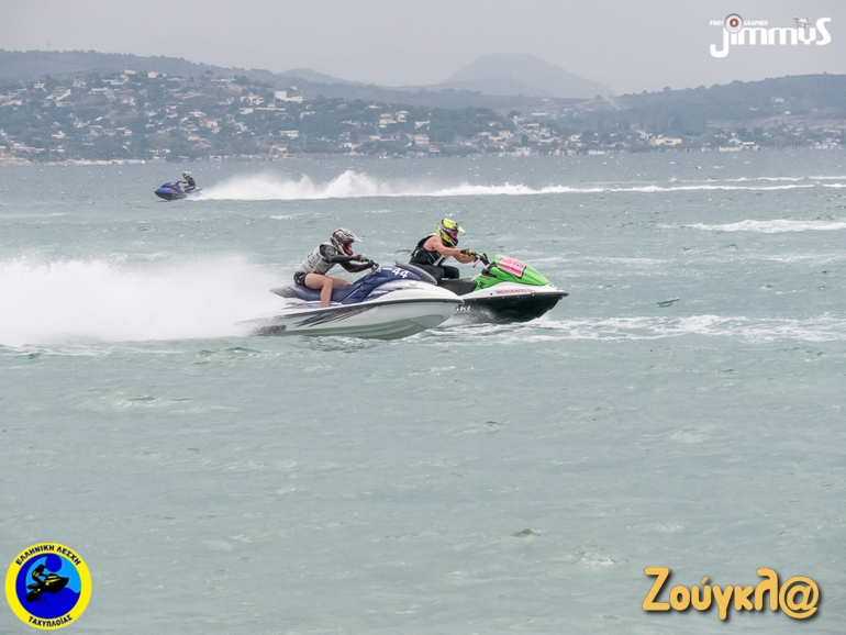 Προσπέραση στο νερό...