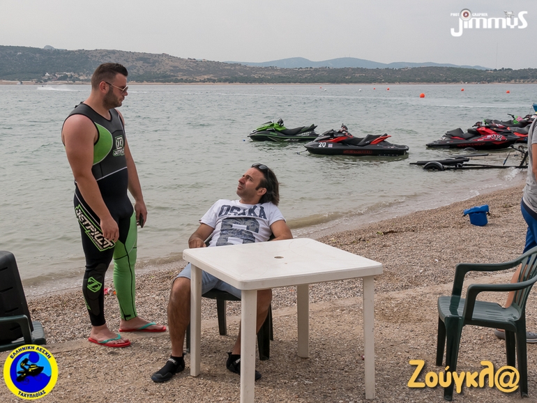 Ρε συ δεν φέρνεις να πιούμε κανά καφεδάκι; 