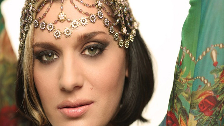 Η Αριάνα Σαβάλας με τους Postmodern Jukebox στην Τεχνόπολη