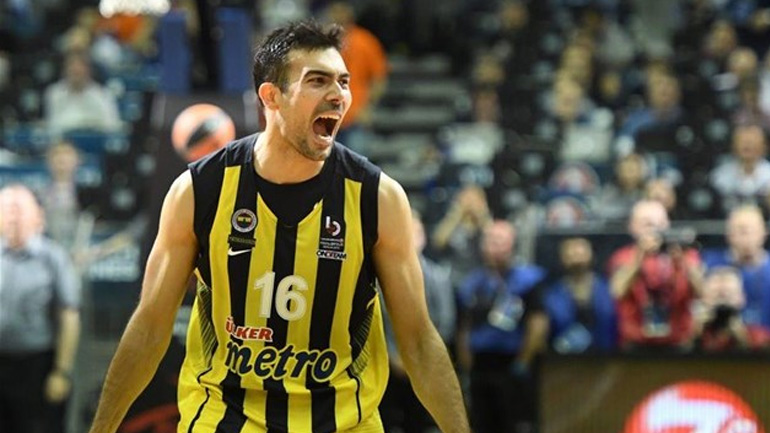 «Μάχη» για Σλούκα δίνουν Ολυμπιακός και Παναθηναϊκός