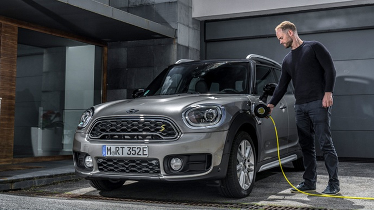 Από τον Ιούλιο θα μπαίνει στην πρίζα και το MINI Countryman