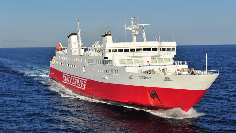 Όλα τα δρομολόγια των πλοίων από Πειραιά και Ραφήνα