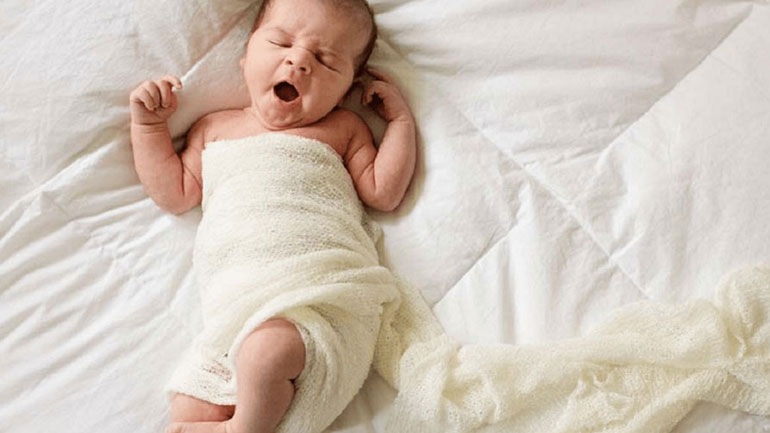 Ποια είναι η πιο ασφαλής στάση για να κοιμάται το μωρό μου;