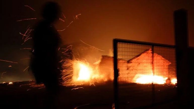 Σπίτια κάηκαν ολοσχερώς από την πύρινη λαίλαπα 