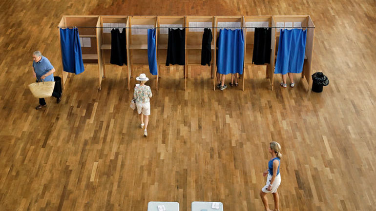 Γαλλία: Άνοιξαν οι κάλπες για τον β΄ γύρο των βουλευτικών εκλογών