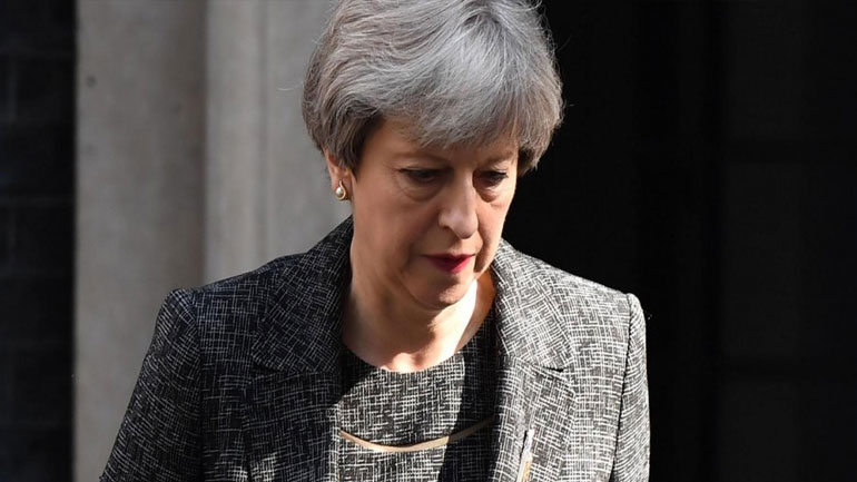 Telegraph: Αντιμέτωπη με σχέδιο ανατροπής η Τ. Μέι