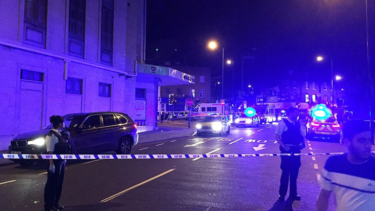 Η αστυνομία δεν διευκρίνισε αν το περιστατικό στο Λονδίνο είναι ατύχημα ή τρομοκρατική επίθεση