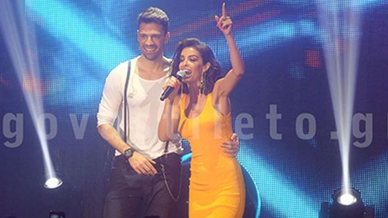 Η εντυπωσιακή εμφάνιση της Ελένης Φουρέιρα στη σκηνή με τον Κωνσταντίνο Αργυρό!