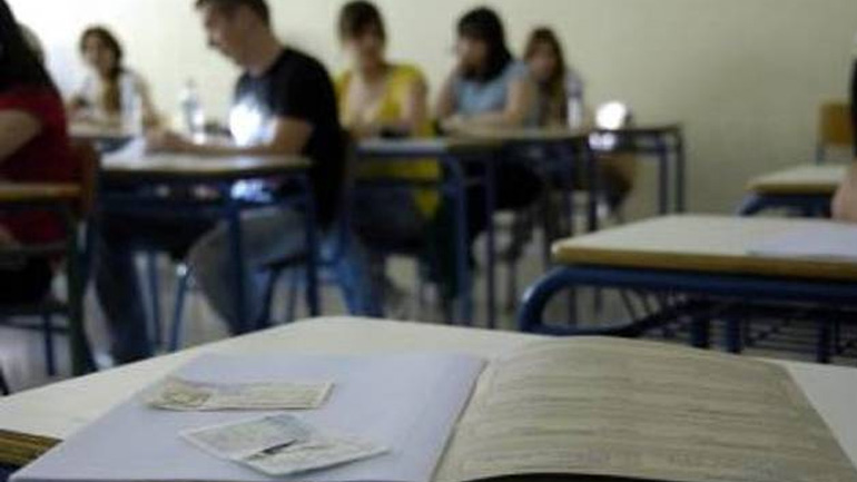 Αυλαία των πανελλαδικών για τα Γενικά Λύκεια με Μαθηματικά και Ιστορία