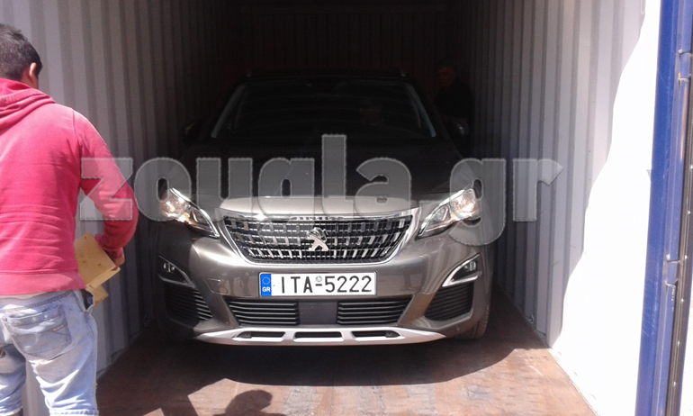 Το Peugeot 3008 μέσα στο κοντέινερ με το οποίο μεταφέρθηκε με πλοίο στην Δομινικανή Δημοκρατία
