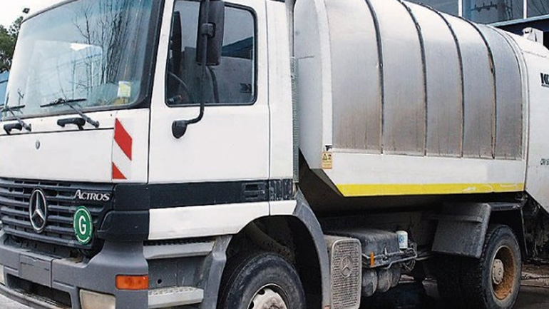 Κρήτη: Οι συμβασιούχοι της καθαριότητας  κατέλαβαν τη μάντρα του δήμου Ηρακλείου