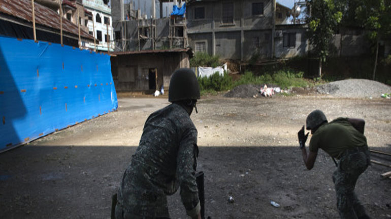 Φιλιππίνες: Σφυροκόπημα από αέρα και έδαφος εναντίον των τζιχαντιστών