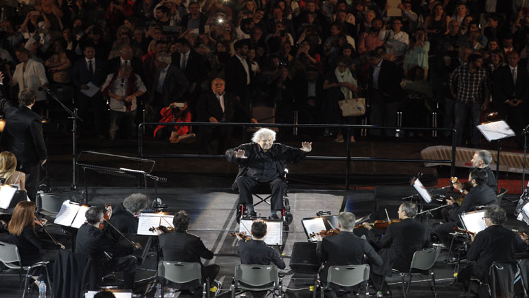 Καλλιμάρμαρο: Αποθεώθηκε ο Μίκης Θεοδωράκης στη συναυλία «Όλη η Ελλάδα για τον Μίκη – 1.000 Φωνές»