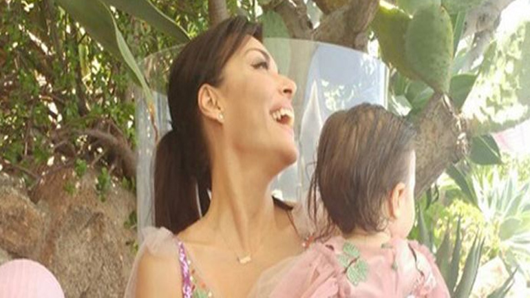 Σίσσυ Φειδά: Βραδινή έξοδος με τη νονά της κόρης της