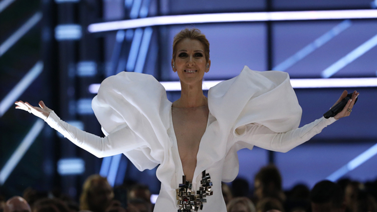 Η Σελίν Ντιόν τραγουδάει για τα θύματα του Πύργου Grenfell