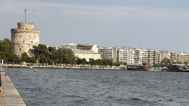 Ο όμιλος ΕΛΠΕ στηρίζει το έργο της απορρύπανσης του Θερμαϊκού