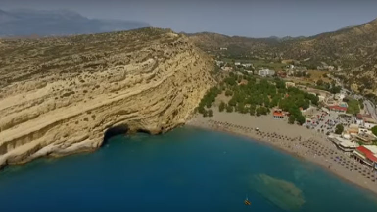 Η “πρωτεύουσα των χίπηδων”, τα ιστορικά Μάταλα, από ψηλά