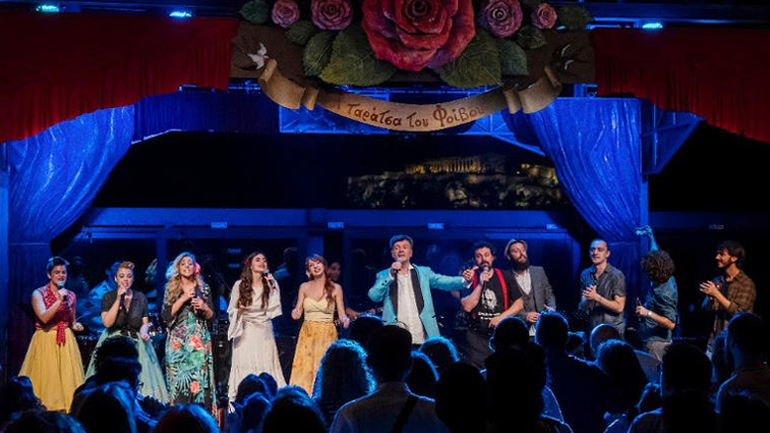 «Η Ταράτσα του Φοίβου»: Το στέκι του  Φοίβου Δεληβοριά στο Γκάζι