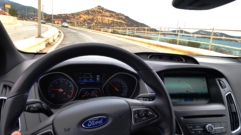 Μοναδική είναι η εμπειρία του να βρίσκεσαι πίσω από το τιμόνι ενός Ford Focus RS...