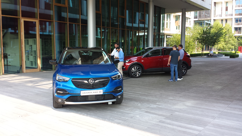 Απόλυτα θετική η πρώτη εικόνα, με το στιλάτο αμάξωμα να κεντρίζει το ενδιαφέρον