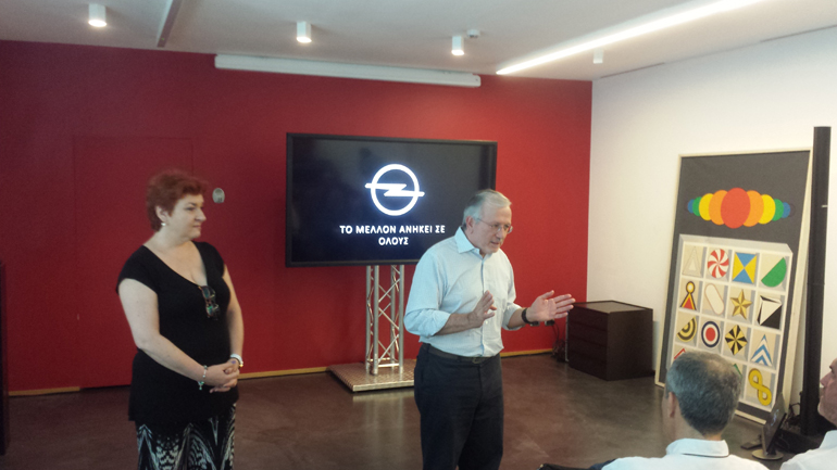 Ο πρόεδρος και διευθύνων σύμβουλος της GM Hellas Γιάννης Πασάδης μαζί με τη διευθύντρια επικοινωνίας της GM Hellas Αμαλία Γιαννακοπούλου