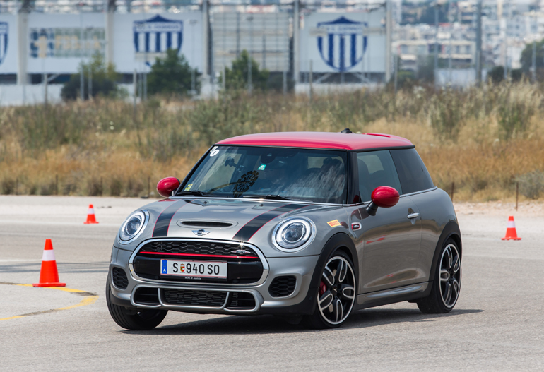 Δοκιμασία που στρίβεις γρήγορα και καταλαβαίνεις πόσο σταθερό είναι...