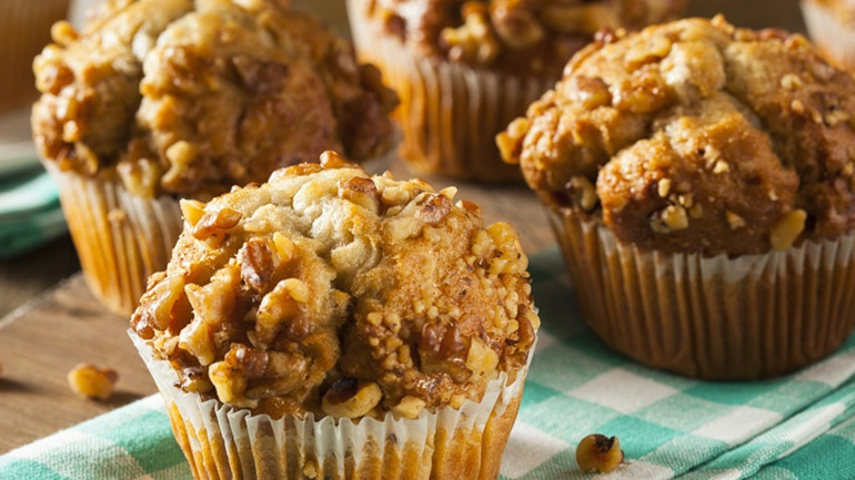 Μάφινς με μήλο και σταφίδες